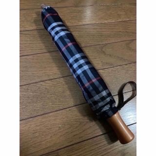 バーバリー(BURBERRY)の本日17時まで【新品未使用品】BURBERRY折たたみ傘　ネイビーノバチェック(傘)