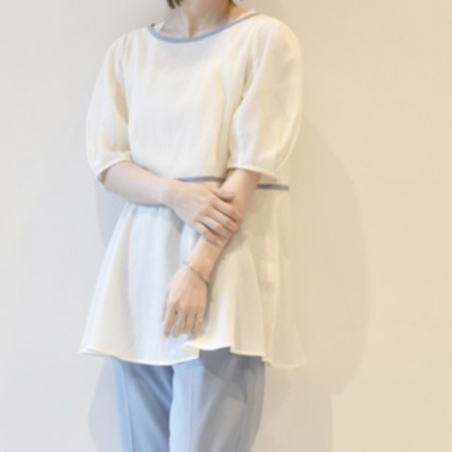 w closet(ダブルクローゼット)のw closet 配色パイピングブラウス レディースのトップス(シャツ/ブラウス(半袖/袖なし))の商品写真