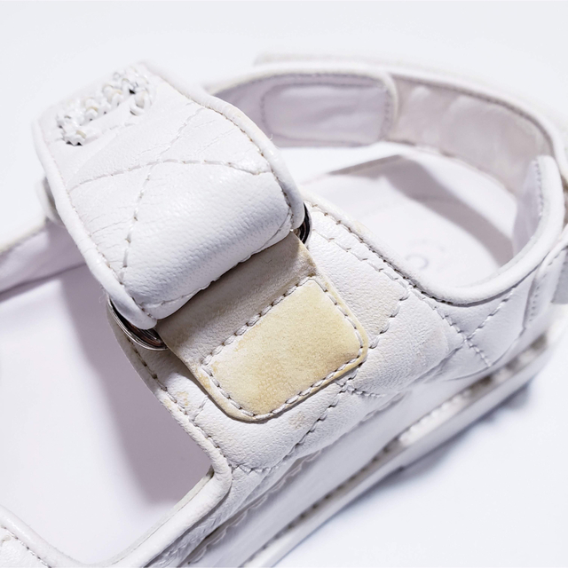 CHANEL(シャネル)の【2021AW】 CHANEL シャネル フットベットサンダル ホワイト 白 レディースの靴/シューズ(サンダル)の商品写真