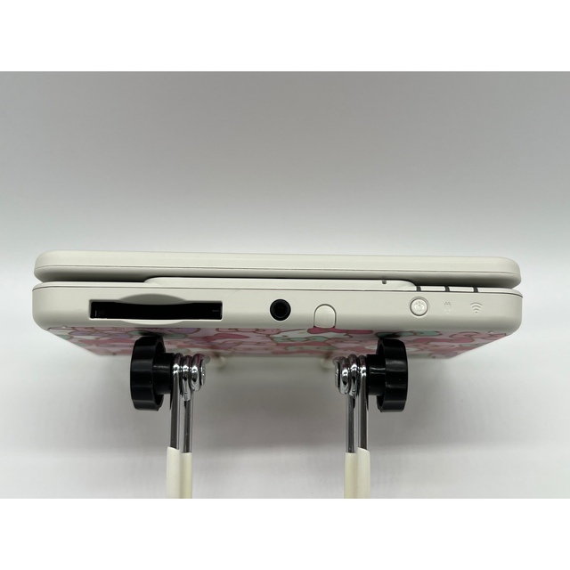 ニンテンドー3DS(ニンテンドー3DS)の【ほぼ完品・美品】Newニンテンドー3DS ハローキティー きせかえ 本体 エンタメ/ホビーのゲームソフト/ゲーム機本体(携帯用ゲーム機本体)の商品写真