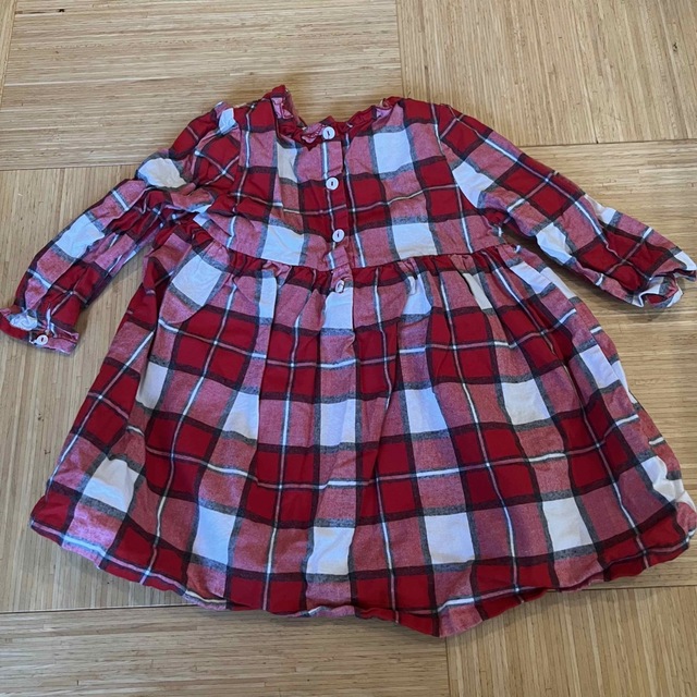 90センチ　女の子　赤チェックのワンピース キッズ/ベビー/マタニティのキッズ服女の子用(90cm~)(ワンピース)の商品写真