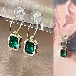 38 ★SALE グリーン　クリスタルストーン　ピアス　フープピアス　緑(ピアス)