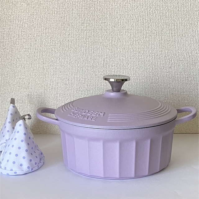 W22×D30×H17cm素材未使用品　ホーロー鍋　ホウロウ鍋　無水調理　藤色　薄紫色　パープル　鋳物　両手鍋