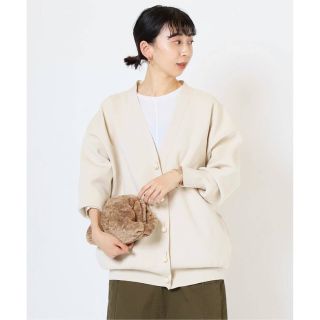 イエナ(IENA)のIENA パールボタン ミラノリブVネックカーディガン⭐︎ベージュ 新品(カーディガン)