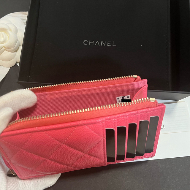 CHANEL(シャネル)の新作　新品　シャネル　23S クラシック ジップ カードケース　コインパース レディースのファッション小物(コインケース)の商品写真