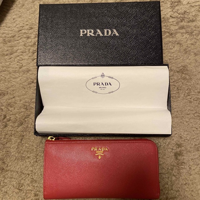 PRADA 財布　長財布