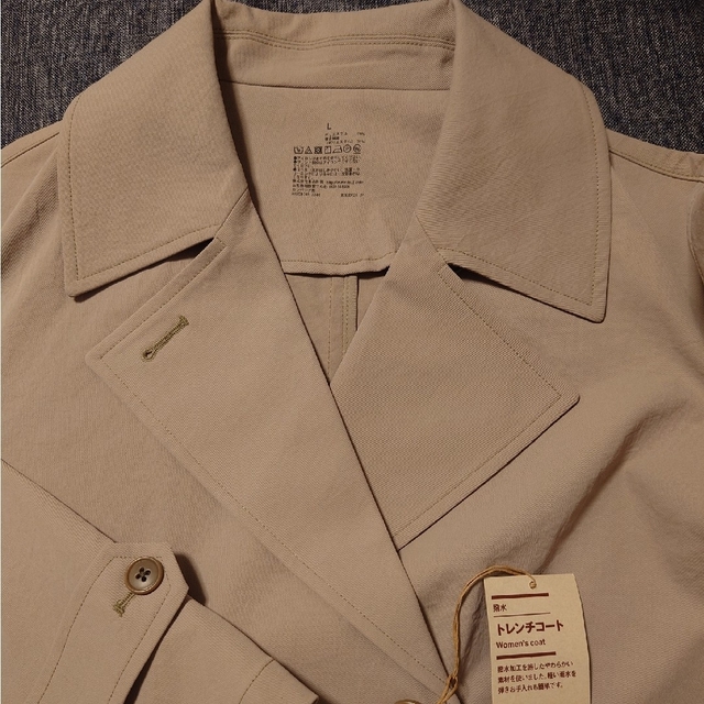 MUJI (無印良品)(ムジルシリョウヒン)の撥水トレンチコート レディースのジャケット/アウター(トレンチコート)の商品写真