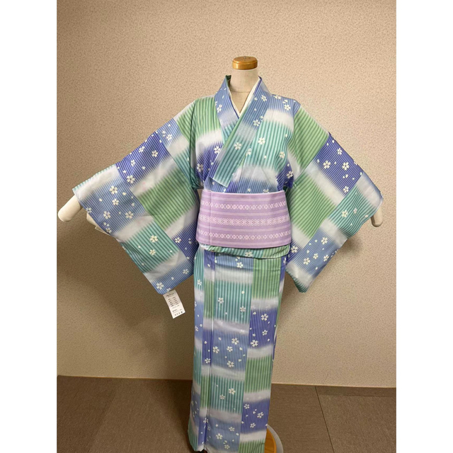 新入荷　夏着物 桜　縞柄　洗えるきもの  Lサイズ　裄丈68cm 薄物 小紋単品 レディースの水着/浴衣(着物)の商品写真