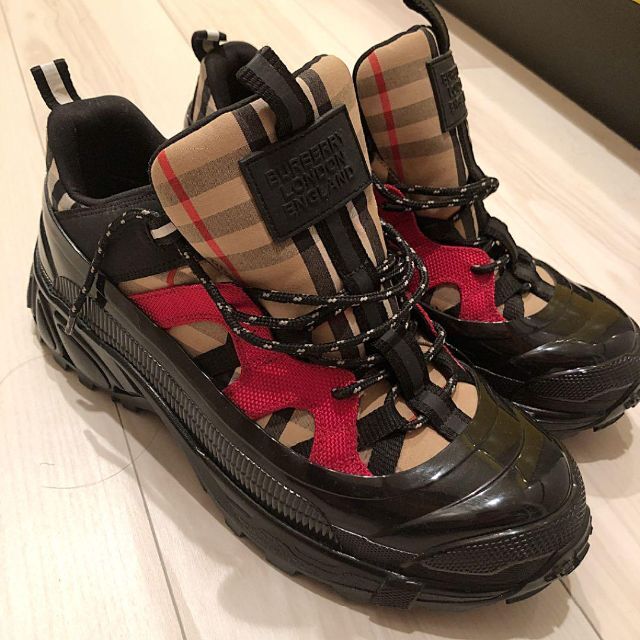 バーバリー BURBERRY スニーカー アーサー メンズ 42 人気商品