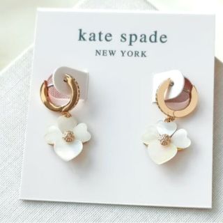 ケイトスペードニューヨーク(kate spade new york)の【新品】kate spade ケイトスペードピアス　プレシャス パンジー(ピアス)