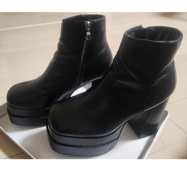ダブルストームスクエアトゥショートブーツ 黒 レディースの靴/シューズ(ブーツ)の商品写真