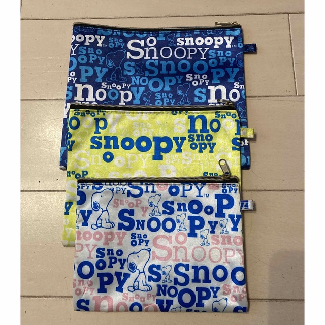 SNOOPY(スヌーピー)のSNOOPY スヌーピー　ポーチ　3点セット レディースのファッション小物(ポーチ)の商品写真