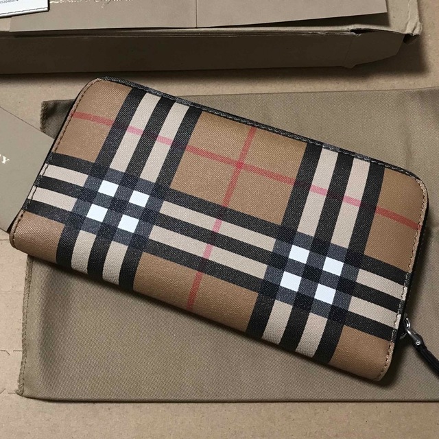 新品 バーバリー 長財布 ラウンドファスナー 新品 バーバリー 長財布 ラウンドファスナー