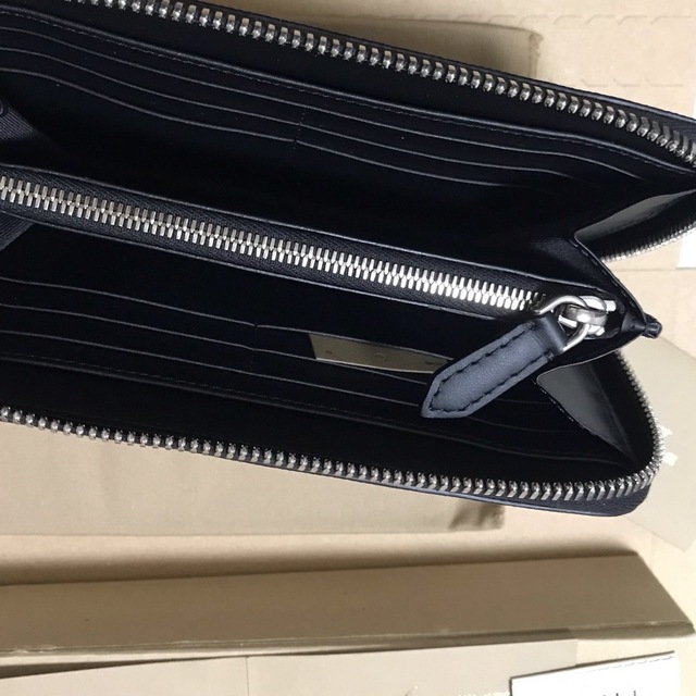 新品 バーバリー 長財布 ラウンドファスナー 新品 バーバリー 長財布 ラウンドファスナー