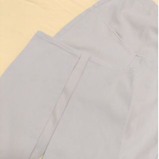 ユニクロ(UNIQLO)のマタニティーパンツ　UNIQLO 未使用に近い(マタニティボトムス)