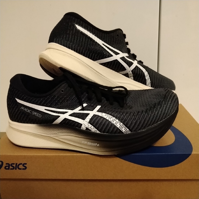 asics(アシックス)のasics　マジックスピード２（25.5cm.WIDE） スポーツ/アウトドアのランニング(シューズ)の商品写真