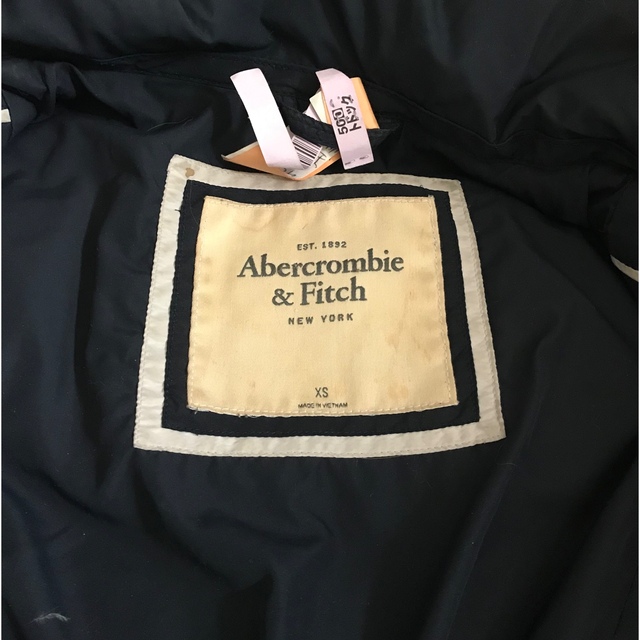 Abercrombie&Fitch(アバクロンビーアンドフィッチ)のアバクロ　ショート丈ダウンジャケット レディースのジャケット/アウター(ダウンジャケット)の商品写真
