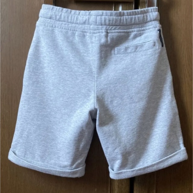 ARMANI JUNIOR(アルマーニ ジュニア)のアルマーニ  ハーフ　パンツ　スウェット　ロゴ　春　夏　セリーヌ　ラルフ キッズ/ベビー/マタニティのキッズ服男の子用(90cm~)(パンツ/スパッツ)の商品写真