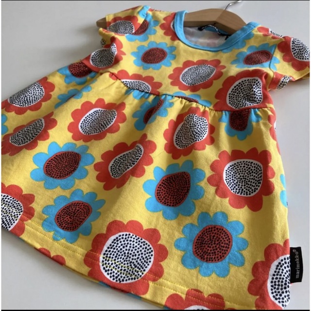 marimekko(マリメッコ)のマリメッコ　半袖　フレア　ワンピース　お花　ひまわり　春　夏 キッズ/ベビー/マタニティのベビー服(~85cm)(ワンピース)の商品写真