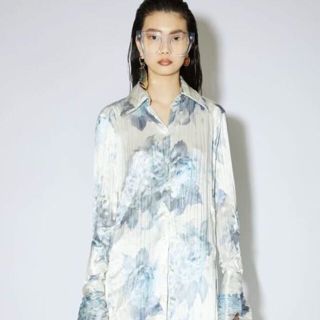 アクネストゥディオズ(Acne Studios)の激レア ★Acne Studios フラワー プリーツ サテンシャツ ブラウス(シャツ/ブラウス(長袖/七分))