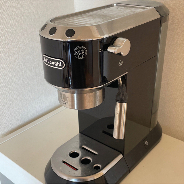 デロンギ デディカ ec680 - エスプレッソマシン