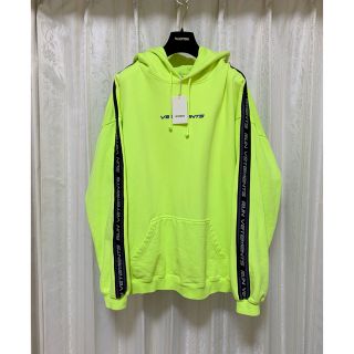 VETEMENTS - 【希少】VETEMENTS テープロゴ パーカーの通販|ラクマ