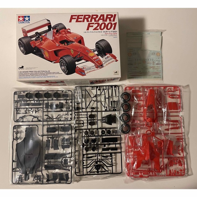 Ferrari(フェラーリ)のタミヤ　プラモデル　フェラーリF2001／フェラーリ・テスタロッサ　２点セット エンタメ/ホビーのおもちゃ/ぬいぐるみ(模型/プラモデル)の商品写真