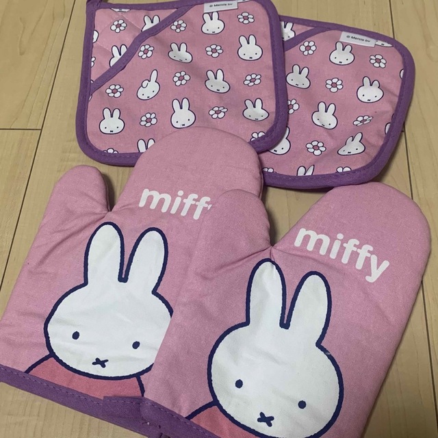 miffy(ミッフィー)のゼクシィ 付録 ミッフィー miffy 鍋つかみ 鍋敷き ミトン 料理グッズ インテリア/住まい/日用品のキッチン/食器(収納/キッチン雑貨)の商品写真