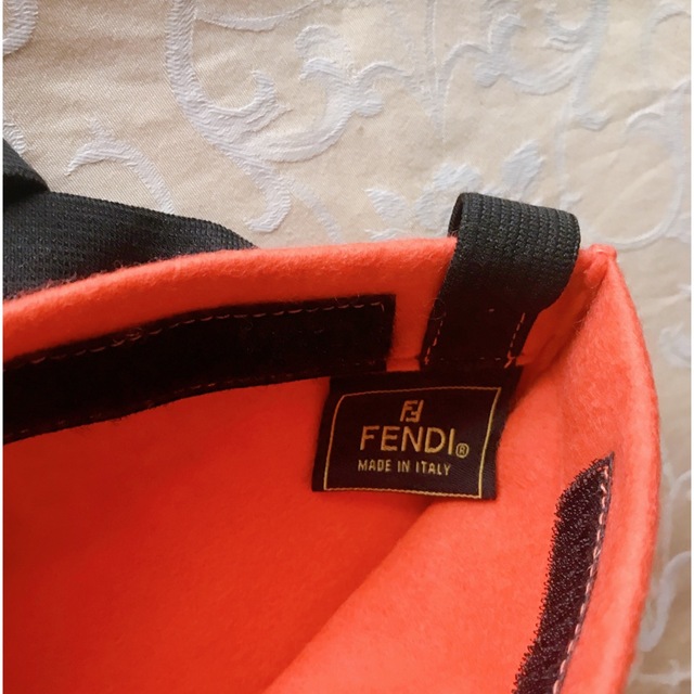 FENDI(フェンディ)の【お値下げ】FENDI（フェンディ）、ウエストポーチ、オレンジ、フエルト素材 レディースのバッグ(ボディバッグ/ウエストポーチ)の商品写真