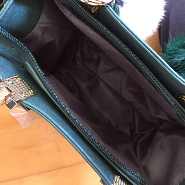 ZARA(ザラ)の新品未使用 今期❣️刺繍 ショルダーバッグ レディースのバッグ(ショルダーバッグ)の商品写真