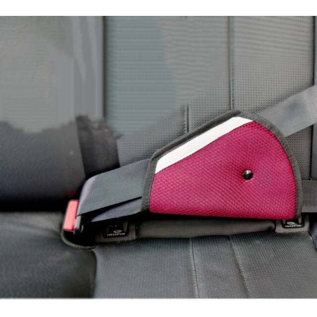 赤色　シートベルトパッド　シートベルトカバー　サポーター　チャイルドシート　子供 キッズ/ベビー/マタニティの外出/移動用品(その他)の商品写真