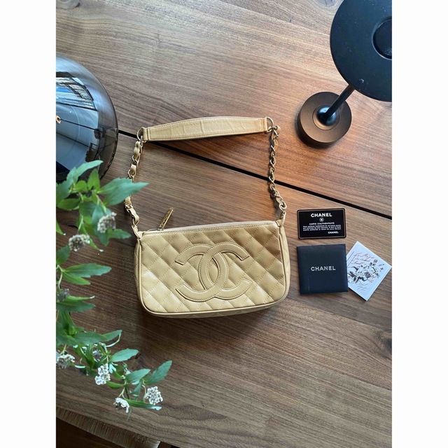 CHANEL(シャネル)の【美品】CHANEL ココマーク　マットラッセ　ショルダー  レディースのバッグ(ショルダーバッグ)の商品写真