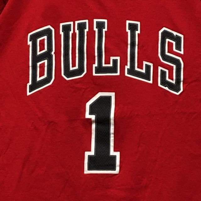 adidas(アディダス)のアディダス × NBA BULLS ブルズ 両面ビッグプリント L Tシャツ メンズのトップス(Tシャツ/カットソー(半袖/袖なし))の商品写真