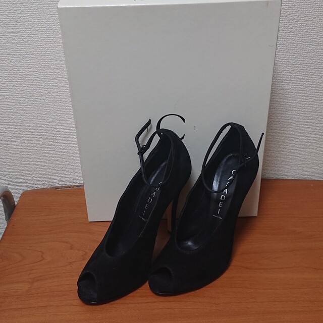 GIUZEPPE ZANOTTI(ジュゼッペザノッティ)のカサディ CASADEI ブラック パンプス 7 レディースの靴/シューズ(ハイヒール/パンプス)の商品写真