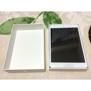 アイパッド(iPad)の【美品】iPad mini2 シルバー 32GB (Wifiモデル) (タブレット)