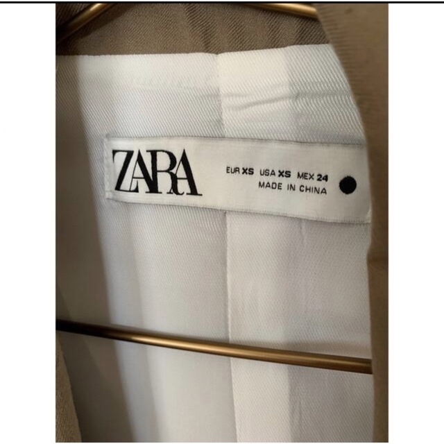 ZARA(ザラ)のクロップド丈ジャケット レディースのジャケット/アウター(テーラードジャケット)の商品写真