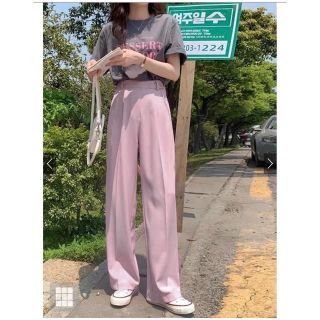 グレイル(GRL)のグレイル  センタープレスストレートパンツ　新品(カジュアルパンツ)