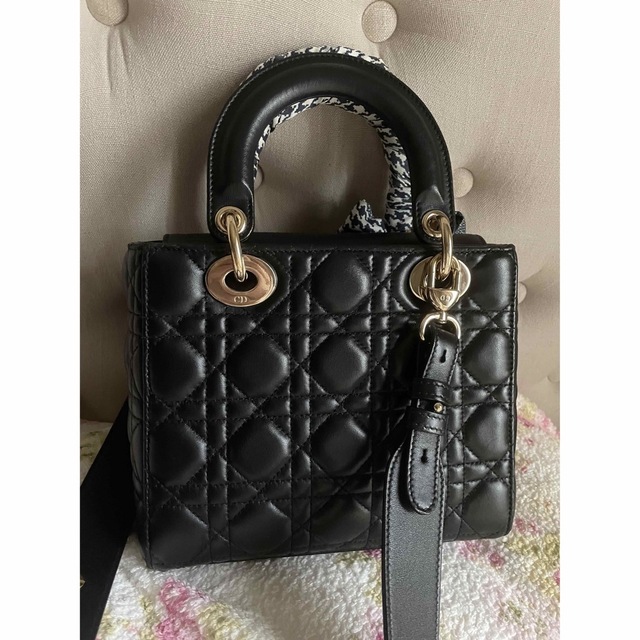 Christian Dior(クリスチャンディオール)のレディディオール　LADY DIOR  スモール　ブラック 黒 レディースのバッグ(ショルダーバッグ)の商品写真