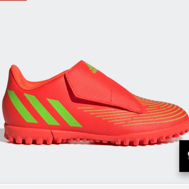 adidas(アディダス)のadidasサッカートレーニングシューズ　22㎝ スポーツ/アウトドアのサッカー/フットサル(シューズ)の商品写真