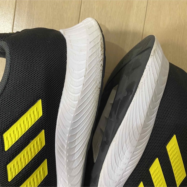 adidas(アディダス)のadidas コアファイト　ブラック×ビームイエロー キッズ/ベビー/マタニティのキッズ靴/シューズ(15cm~)(スニーカー)の商品写真