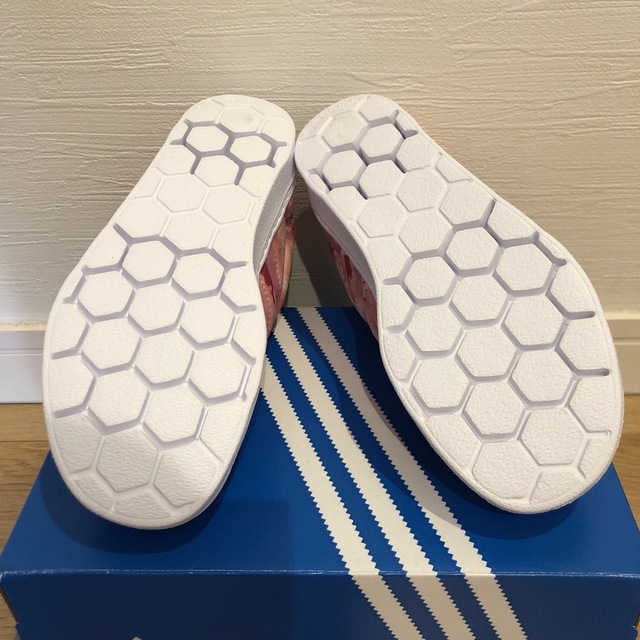 adidas(アディダス)のadidas スリッポン キッズ/ベビー/マタニティのキッズ靴/シューズ(15cm~)(スリッポン)の商品写真