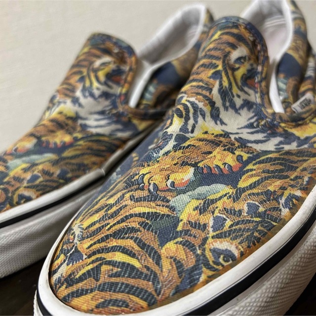 VANS(ヴァンズ)の26cm！VANS ×KENZO古着中古スリッポン虎柄 US 8 箱無しソール減 メンズの靴/シューズ(スニーカー)の商品写真