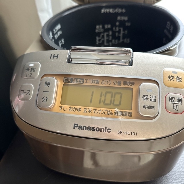 Panasonic(パナソニック)のPanasonic パナソニック　IH炊飯器　SR-HC101  5.5合 インテリア/住まい/日用品のキッチン/食器(調理道具/製菓道具)の商品写真