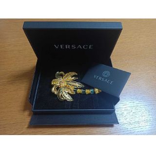 ヴェルサーチ(VERSACE)のヴェルサーチ　コサージュ　ブローチ　ヤシの木　箱有　ゴールド　イエロー　グリーン(ブローチ/コサージュ)