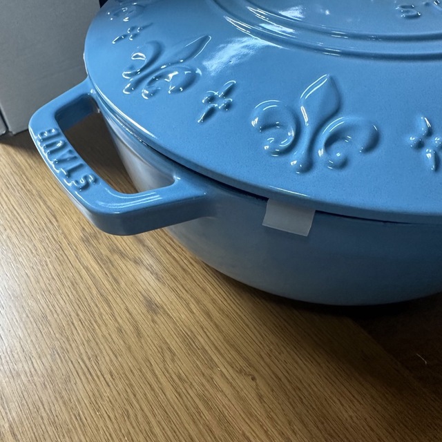新品 ラスト1点staub ストウブ フルールドリス ココット サックス