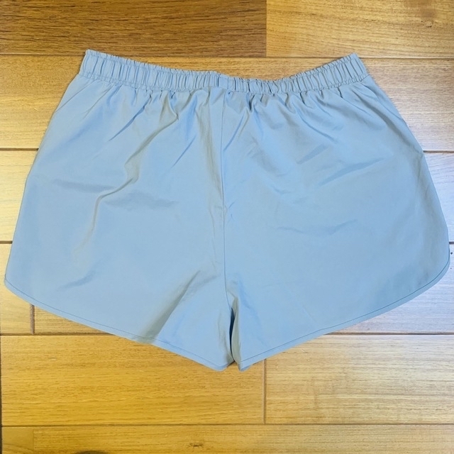 GU(ジーユー)の【美品】GU ランニングパンツ ショートパンツ レディース XL グレー スポーツ/アウトドアのランニング(ウェア)の商品写真