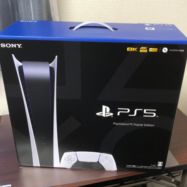 PlayStation(プレイステーション)のPlayStation 5 デジタル・エディション (CFI-1200B01) エンタメ/ホビーのゲームソフト/ゲーム機本体(家庭用ゲーム機本体)の商品写真