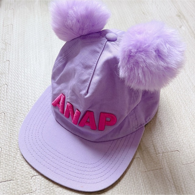 ANAP(アナップ)のANAP ぽんぽん付き　キャップ♡ キッズ/ベビー/マタニティのこども用ファッション小物(帽子)の商品写真