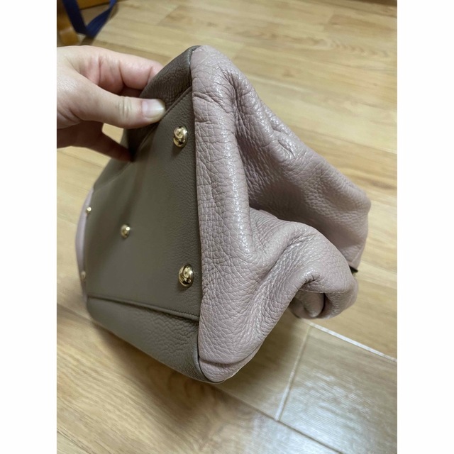 Furla(フルラ)のFURLA フルラのバッグ　 ピンクベージュ　濃いグレー　 レディースのバッグ(ハンドバッグ)の商品写真