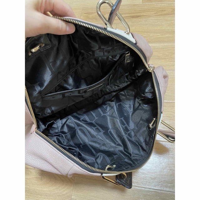Furla(フルラ)のFURLA フルラのバッグ　 ピンクベージュ　濃いグレー　 レディースのバッグ(ハンドバッグ)の商品写真